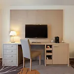 Отель Parc & 4*